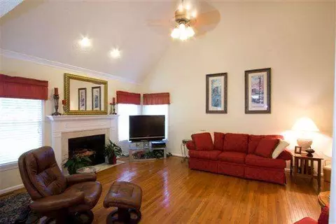100 Stonewall Dr, Easley, SC 29642 photo 3