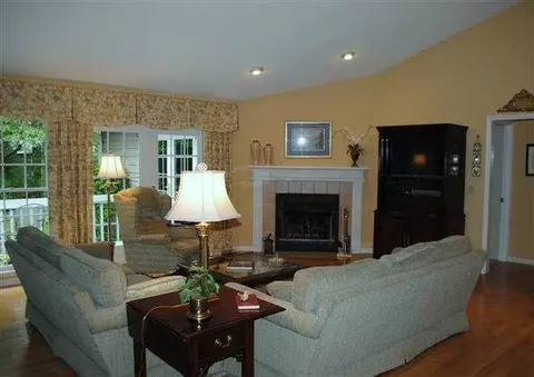 102 Castle Ct, Clemson, SC 29631 photo 3