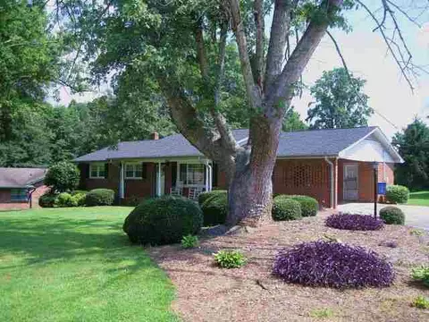 135 Dorr Cir, Easley, SC 29640 photo 1