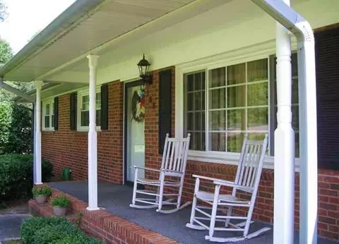 135 Dorr Cir, Easley, SC 29640 photo 2