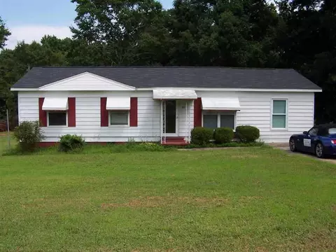 401 Oak Tree Dr, Honea Path, SC 29654 photo 1