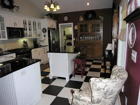 609 S Mechanic St, Pendleton, SC 29670 photo 8