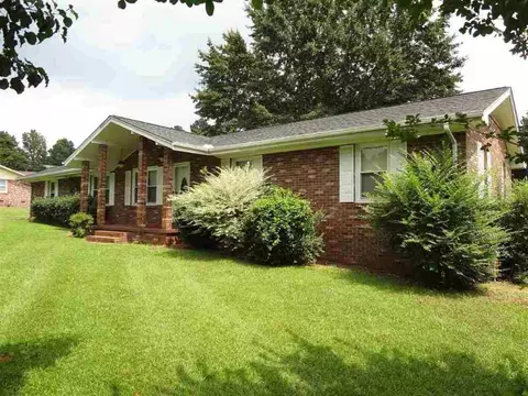 410 E Sunset Strip, Seneca, SC 29672 photo 1
