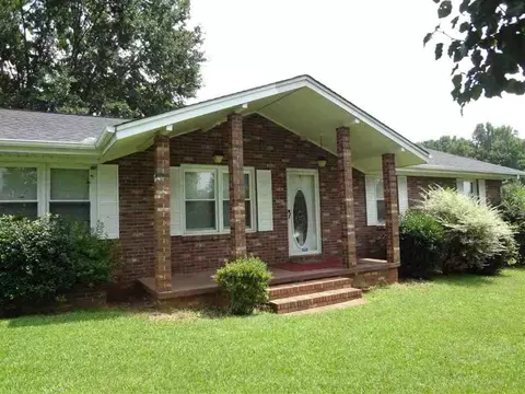 410 E Sunset Strip, Seneca, SC 29672 photo 2