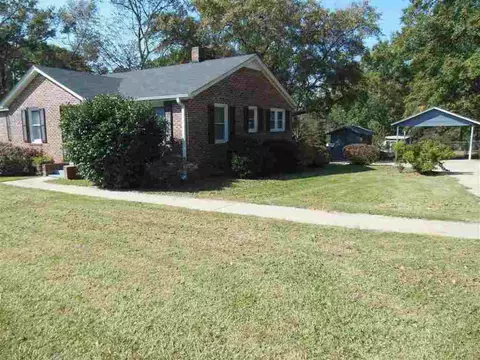 818 Hampton St, Iva, SC 29655 photo 2