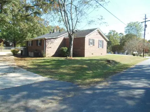 818 Hampton St, Iva, SC 29655 photo 5