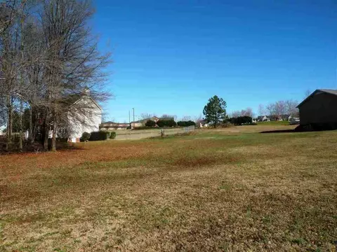 1428 Hilltop Dr, Anderson, SC 29621 photo 1