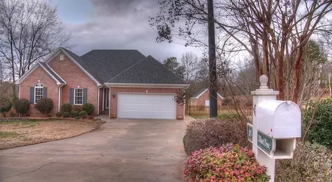 215 Dillard Dr, Easley, SC 29642 photo 1
