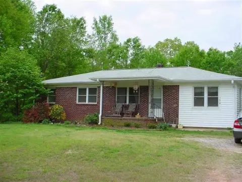 129 Dyer Dr, Central, SC 29630 photo 2