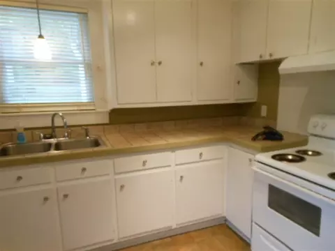 417 Cherry St, Pendleton, SC 29670 photo 6