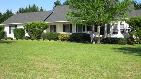 113 Lakeview Dr, Williamston, SC 29697 photo 1