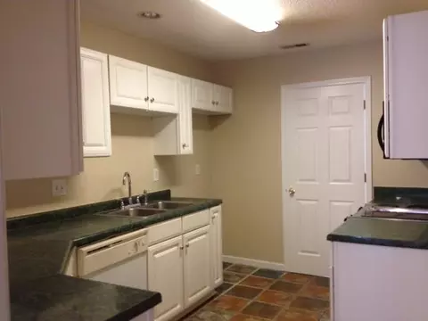 1037 Williams St, Pendleton, SC 29670 photo 2