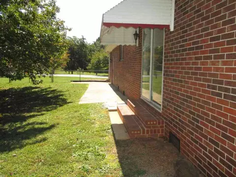 140 Sheriff Rd, Central, SC 29630 photo 3