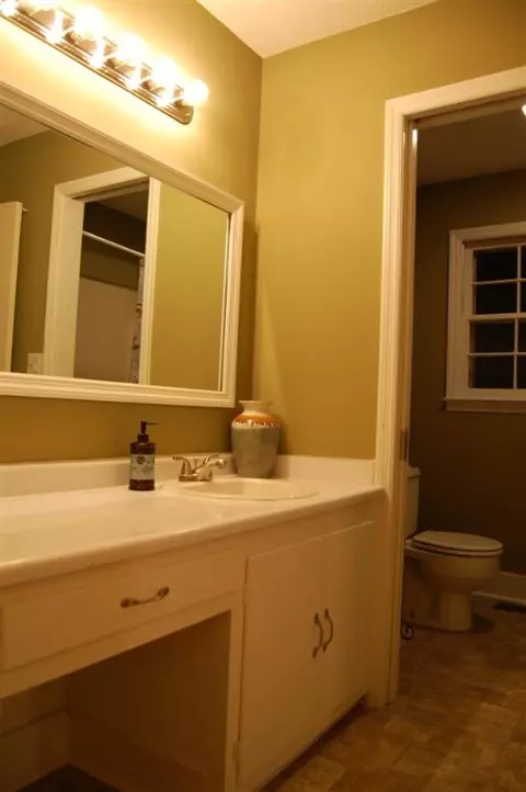902 Brock St, Central, SC 29630 photo 9