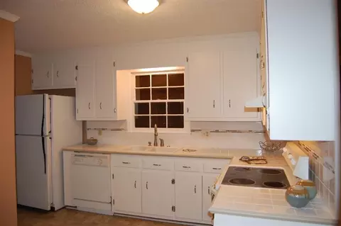 902 Brock St, Central, SC 29630 photo 8