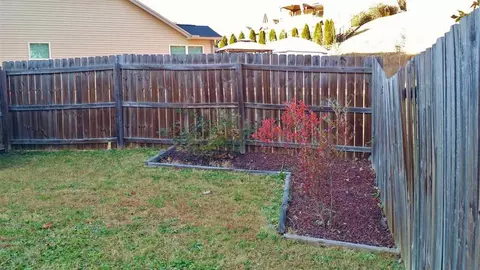825 E Yorkswell Ct, Moore, SC 29369 photo 8