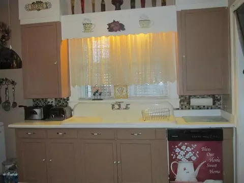 301 W Hampton Ave, Honea Path, SC 29654 photo 3