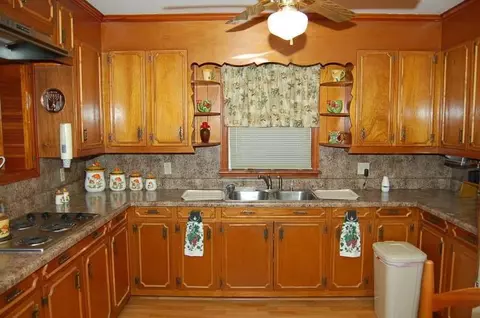 23 Dendy St, Pelzer, SC 29669 photo 2
