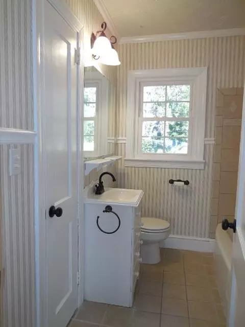 501 E A Ave, Easley, SC 29640 photo 14