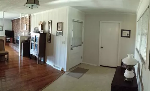 1019 E Queen St, Pendleton, SC 29670 photo 4