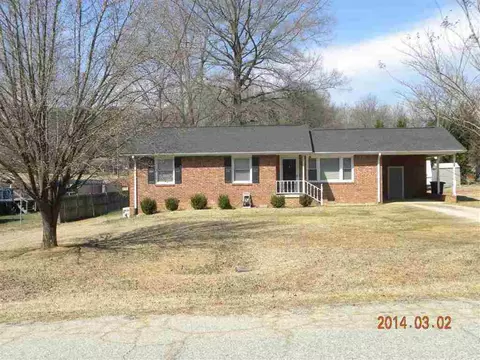 16 Pine Tree Dr, Honea Path, SC 29654 photo 2