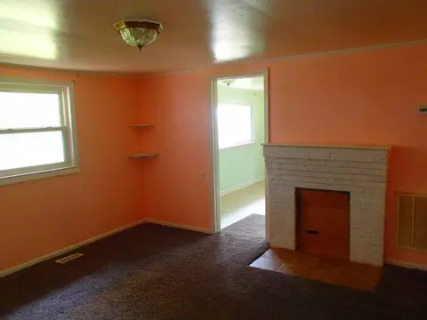 305 Saluda St, Honea Path, SC 29654 photo 2