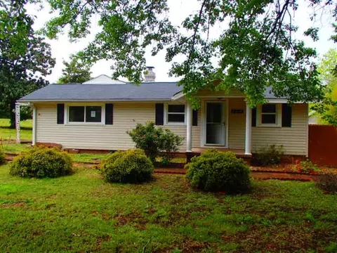 305 Saluda St, Honea Path, SC 29654 photo 1