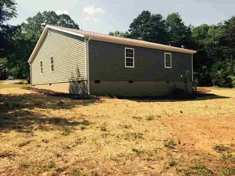 128 Smith Dr, Pelzer, SC 29669 photo 2