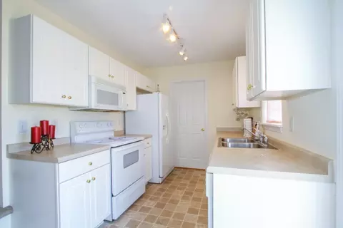 100 Pine Lake Dr, Easley, SC 29642 photo 6