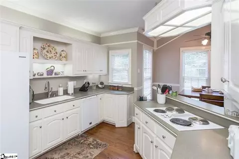 402 Stonewall Dr, Easley, SC 29642 photo 10