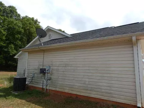 112 Wild Turkey Rd, Williamston, SC 29697 photo 2