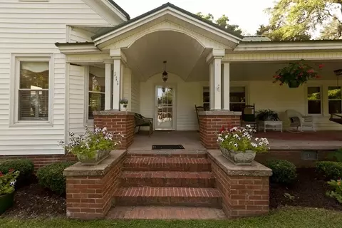 111 Pelzer Ave, Williamston, SC 29697 photo 2
