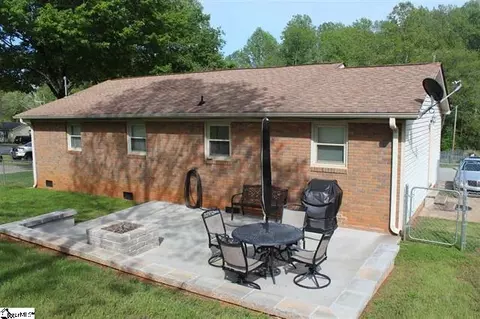 140 Vista Cir, Easley, SC 29642 photo 2