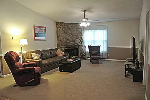 130 Tabor St, Central, SC 29630 photo 3
