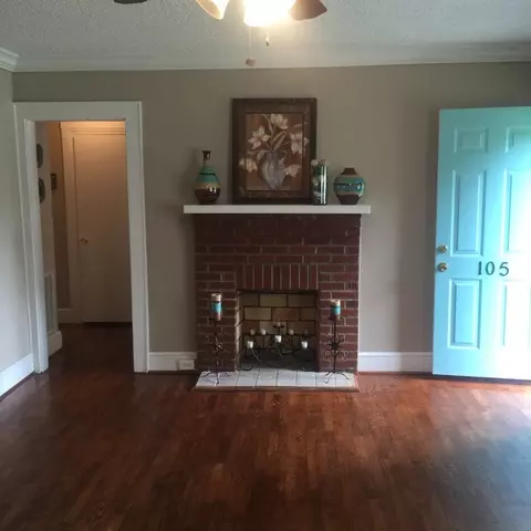 105 S D St, Easley, SC 29640 photo 4