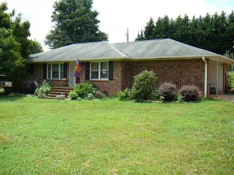 1402 Forest Ln, Anderson, SC 29621 photo 1