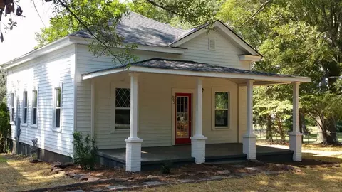 803 Gaines St, Central, SC 29630 photo 2