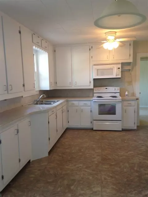1 Shaw Dr, Williamston, SC 29697 photo 2