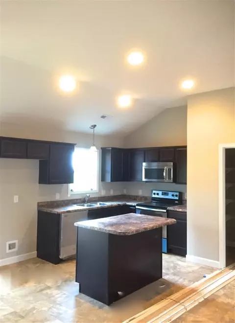 112 Hallmark Cir, Easley, SC 29640 photo 4