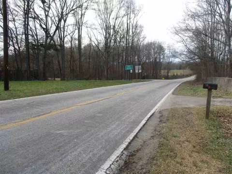 306 Cherokee Rd, Pelzer, SC 29669 photo 2