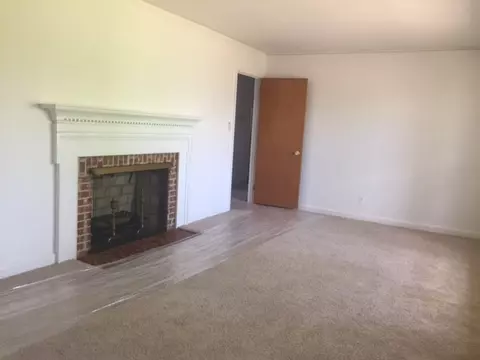 902 Crenshaw St, Pendleton, SC 29670 photo 3