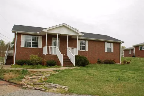 121 S Randall Cir, Seneca, SC 29678 photo 3