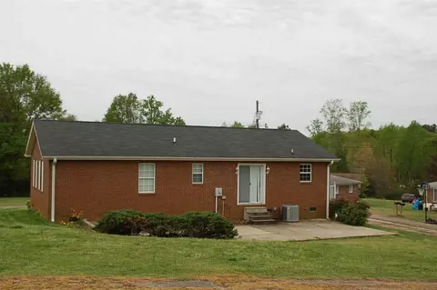 121 S Randall Cir, Seneca, SC 29678 photo 7