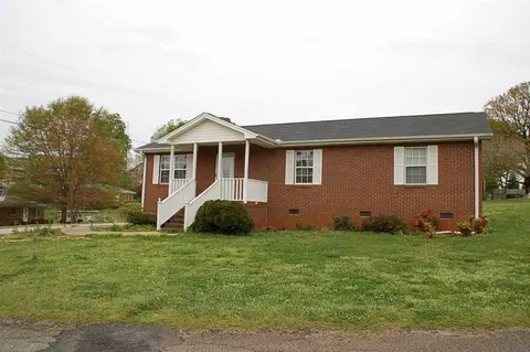 121 S Randall Cir, Seneca, SC 29678 photo 2