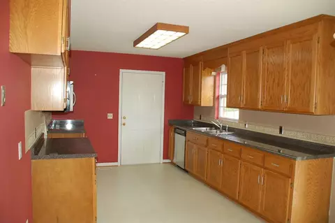121 S Randall Cir, Seneca, SC 29678 photo 9