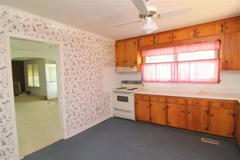 912 S Mechanic St, Pendleton, SC 29670 photo 9