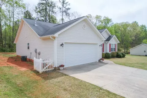 122 Cedar Glen Dr, Williamston, SC 29697 photo 3