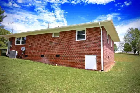 913 N Andover Way, Walhalla, SC 29691 photo 4