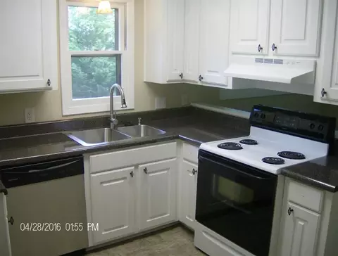 100 Excelsior Dr, Easley, SC 29640 photo 5