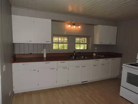 225 N Oak St, Walhalla, SC 29691 photo 4